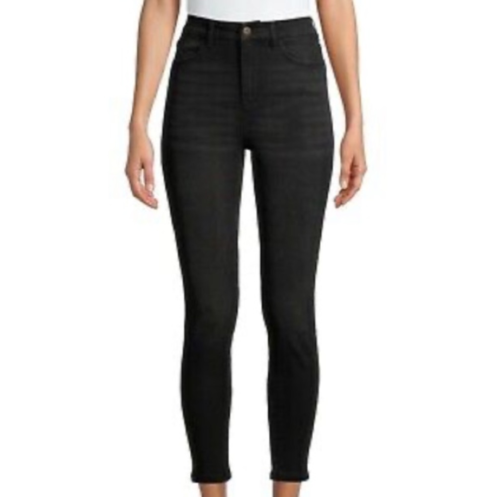 No Boundaries Curvy Crop Jeans - 3